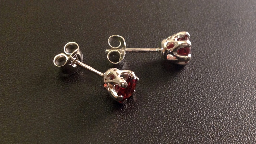 30_ujo_rocks_handmade_sterling_silver_six_claw_solitaire_earring_studs_with_garnet_polished