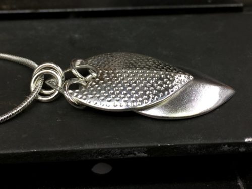 ujo_rocks_double_leaf_pendant_sterling_silver_frosted_hammered_side