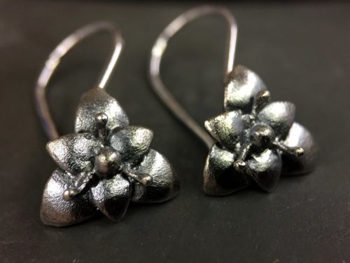 ujo_rocks_lily_earrings_sterling_silver_frosted_oxidised_top