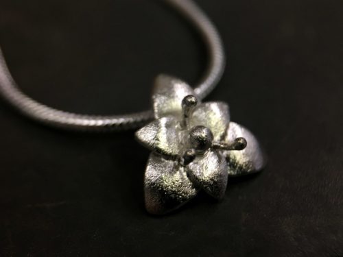 ujo_rocks_lily_pendant_sterling_silver_frosted_front