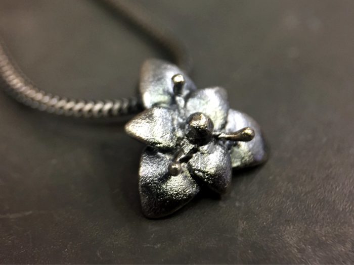 ujo_rocks_lily_pendant_sterling_silver_frosted_oxidised_front