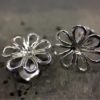 ujo_rocks_daisy_stud_earrings_sterling_silver_polished_top