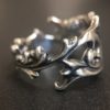 ujo_rocks_kuohu_flow_ring_sterling_silver_brushed_oxidised_right