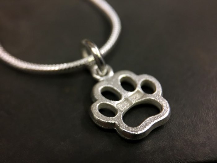 ujo_rocks_paw_pendant_sterling_silver_frosted_back