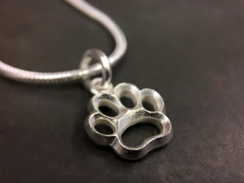 ujo_rocks_paw_pendant_sterling_silver_frosted_front