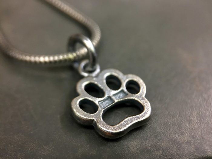 ujo_rocks_paw_pendant_sterling_silver_frosted_oxidised_back