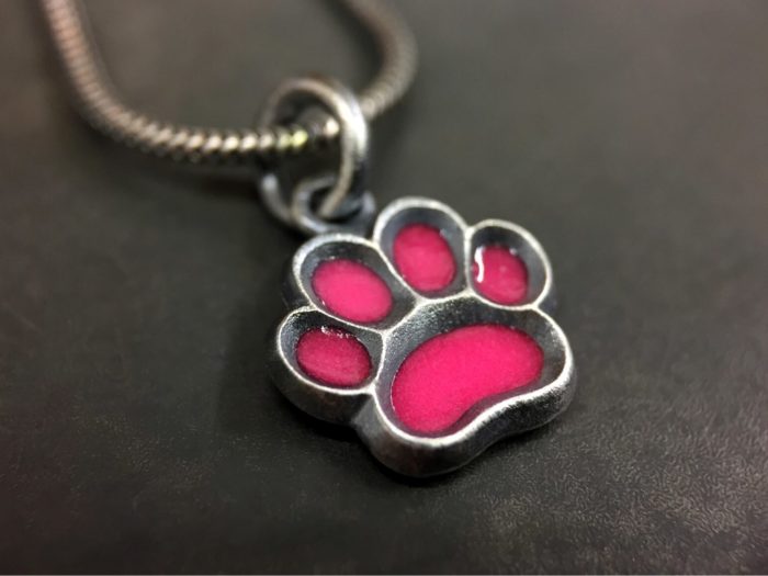 ujo_rocks_paw_pendant_sterling_silver_pink_glow_in_the_dark_frosted_oxidised_daytime_front