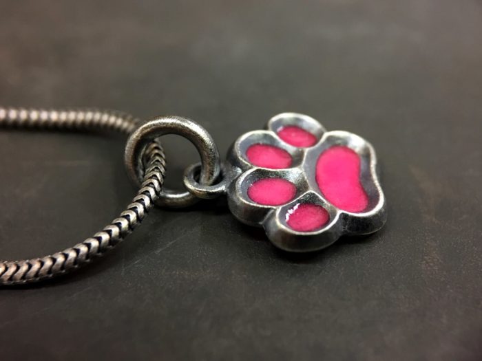 ujo_rocks_paw_pendant_sterling_silver_pink_glow_in_the_dark_frosted_oxidised_daytime_side
