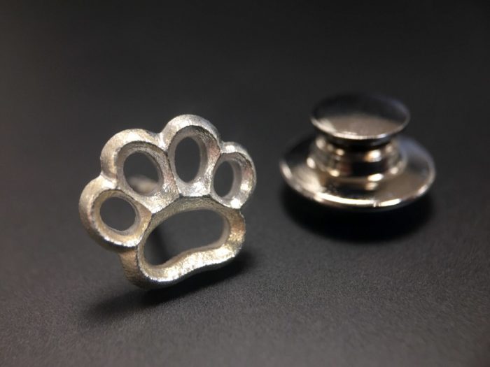 ujo_rocks_paw_pin_sterling_silver_frosted_front