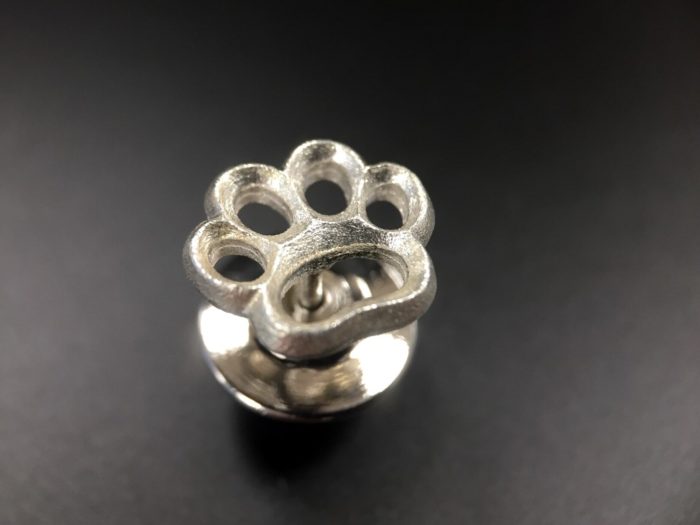 ujo_rocks_paw_pin_sterling_silver_frosted_top